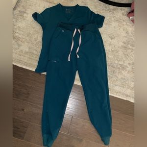 Women’s figs scrub set